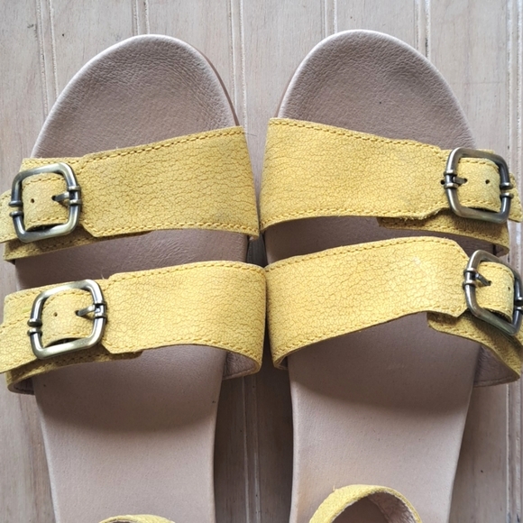 DANSKO Leather Astrid Textured Nubuck Yellow Sandals EU Size 39 - US Size 8.5 - Picture 3 of 13